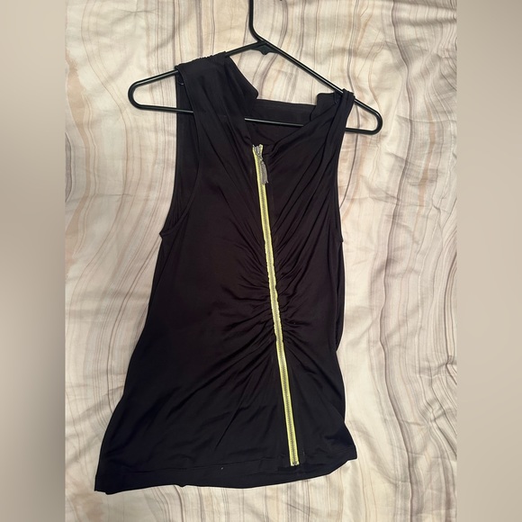 Alice + Olivia black shirred silk sleeveless top. Dramatic neon zip back - Picture 2 of 4
